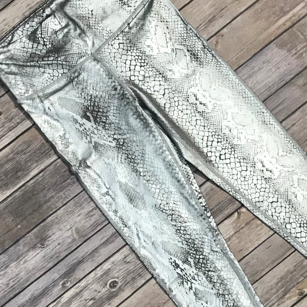 MONO B APH2818 Silver Snake Print Yoga Leggings - Picture 6 of 12